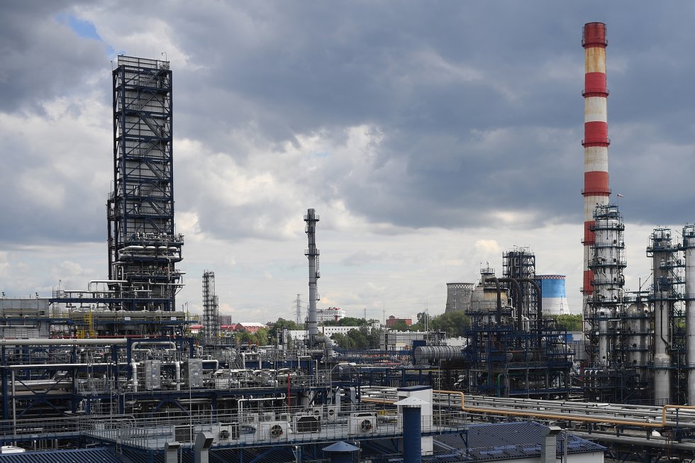 Size Matters: Should Canada Build New Mini Oil Refineries?