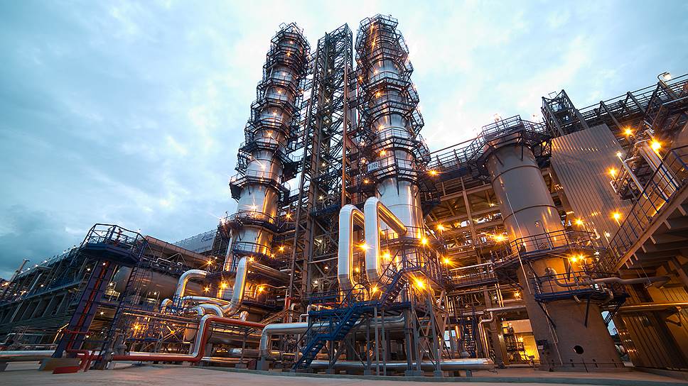 Transitioning to Green: Global Oil Refining by 2035 May Shrink by 20%