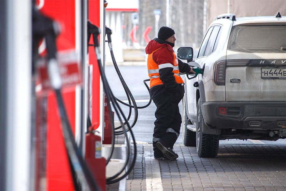 In Russia, a proposal has been made to link gasoline prices to the average growth of wages. What does this mean for people?